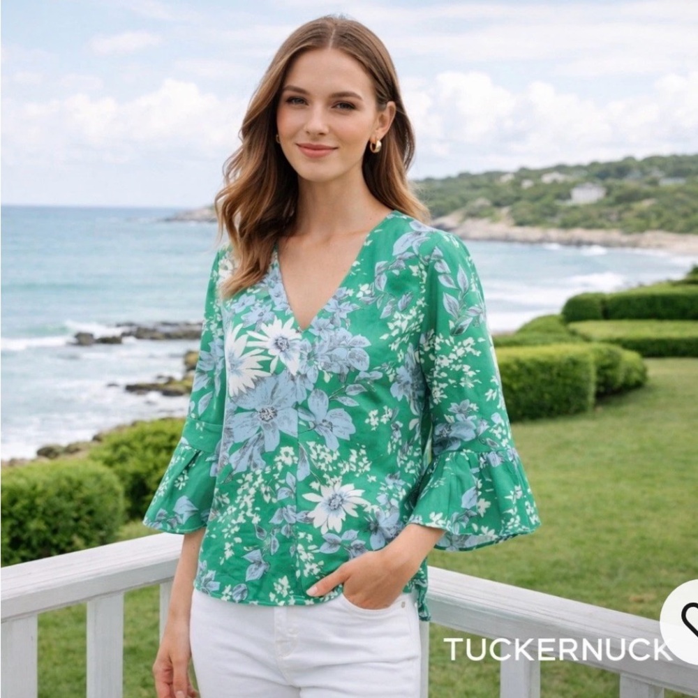 Tuckernuck Feminine Green and Blue Floral V-Neck Tunic